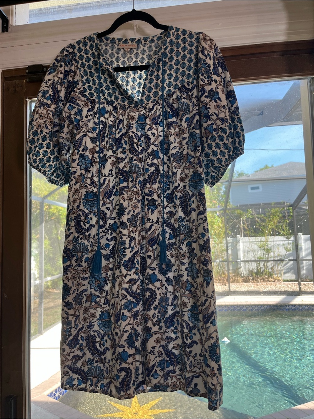 Knox Rose Blue & White Floral Paisley Flowy Boho Puff Sleeve Mini Dress - Picture 11 of 12